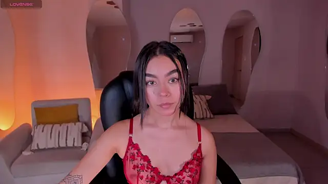 Snapshot of GigiLee_ chatting on December 8, 2024, 11:51 pm GigiLee online show from December 8, 2024, 11:51 pm