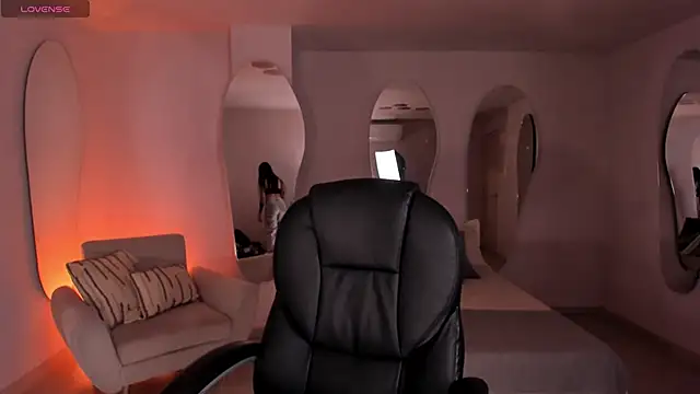 Snapshot of GigiLee_ chatting on December 17, 2024, 12:00 pm GigiLee online show from December 17, 2024, 12:00 pm