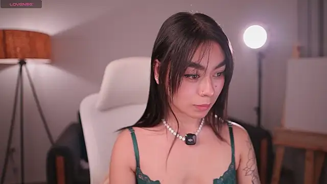 GigiLee  online show from June 24, 2026, 11:37 pm
