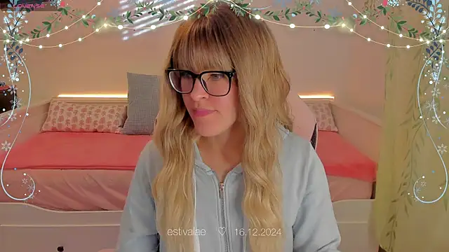 Snapshot of estivalae chatting on December 16, 2024, 1:22 pm estivalae online show from December 16, 2024, 1:22 pm