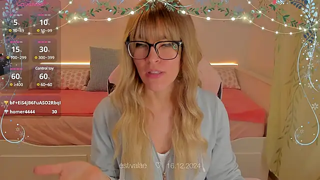 Snapshot of estivalae chatting on December 16, 2024, 4:27 pm estivalae online show from December 16, 2024, 4:27 pm