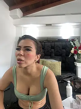 Snapshot of Arianna_Jones1 chatting on July 28, 2026, 6:20 pm Arianna Jones1 online show from July 28, 2026, 6:20 pm