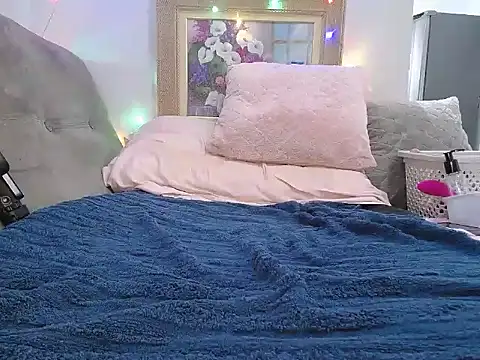 Snapshot of Irresistible24 chatting on February 28, 2025, 7:35 pm Irresistible24 online show from February 28, 2025, 7:35 pm