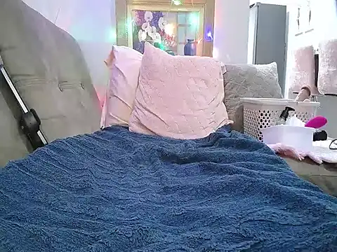 Snapshot of Irresistible24 chatting on March 2, 2025, 12:22 pm Irresistible24 online show from March 2, 2025, 12:22 pm