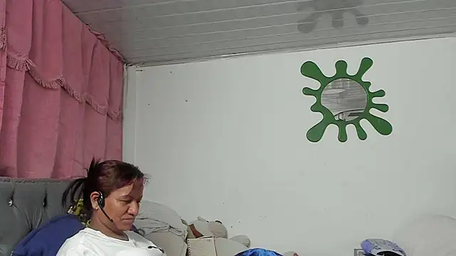 Snapshot of Laflaka22 chatting on November 1, 2025, 12:23 am Laflaka22 online show from November 1, 2025, 12:23 am