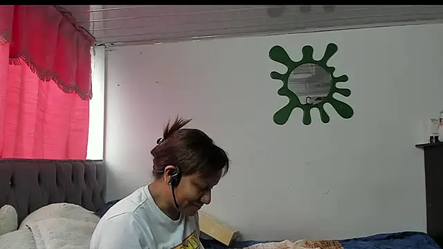 Snapshot of Laflaka22 chatting on November 21, 2025, 5:44 pm Laflaka22 online show from November 21, 2025, 5:44 pm