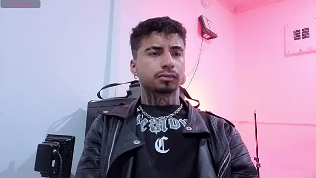 Snapshot of JuanCamiilo_66 chatting on June 11, 2026, 2:33 am JuanCamiilo 66 online show from June 11, 2026, 2:33 am