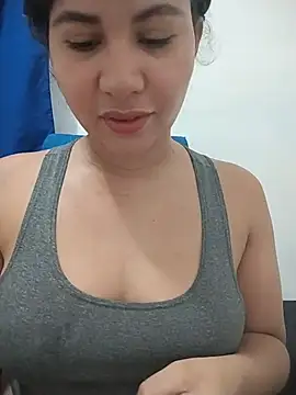 Snapshot of Yara0k chatting on May 18, 2026, 7:03 am Yara0k online show from May 18, 2026, 7:03 am