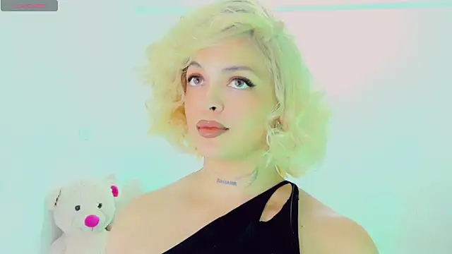 Emmaa Saenz  online show from February 27, 2026, 11:49 pm