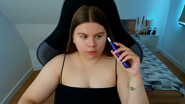 Snapshot of AbbyPleasure chatting on June 24, 2026, 9:41 am AbbyPleasure online show from June 24, 2026, 9:41 am