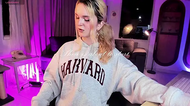 Snapshot of misschloe__ chatting on January 3, 2025, 11:55 pm misschloe online show from January 3, 2025, 11:55 pm