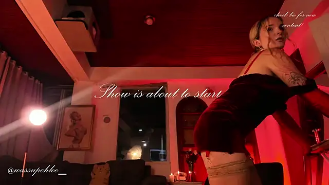 Snapshot of misschloe__ chatting on February 14, 2025, 11:53 pm misschloe online show from February 14, 2025, 11:53 pm