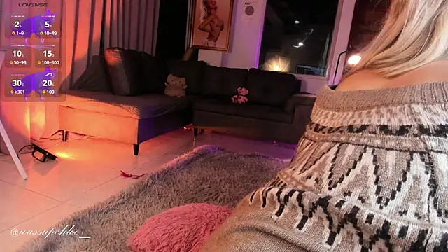 Snapshot of misschloe__ chatting on March 4, 2025, 11:32 pm misschloe online show from March 4, 2025, 11:32 pm