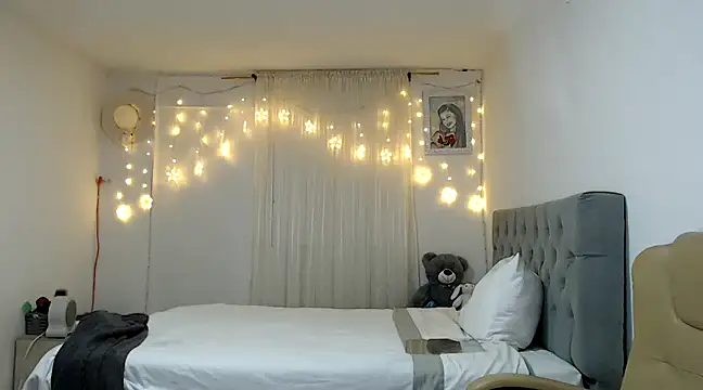 Snapshot of ZajiraShane chatting on December 16, 2024, 12:38 pm ZajiraShane online show from December 16, 2024, 12:38 pm