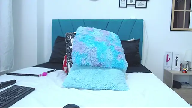 kamila lopez online show from January 18, 2025, 1:52 am