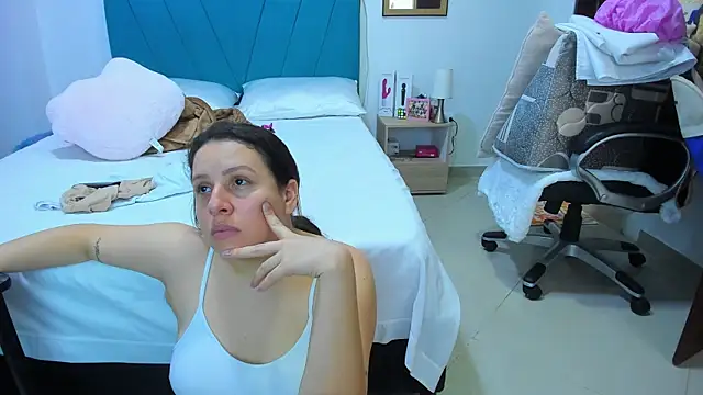 kamila lopez online show from June 9, 2026, 4:51 pm