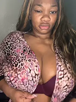 Snapshot of CharismaaBanx chatting on December 6, 2024, 10:05 am CharismaaBanx online show from December 6, 2024, 10:05 am