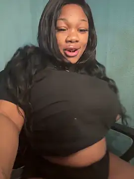 Snapshot of CharismaaBanx chatting on January 10, 2025, 8:07 am CharismaaBanx online show from January 10, 2025, 8:07 am