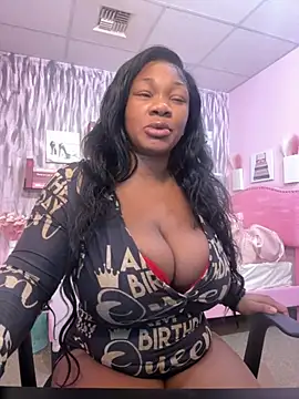 Snapshot of CharismaaBanx chatting on November 25, 2025, 11:43 am CharismaaBanx online show from November 25, 2025, 11:43 am