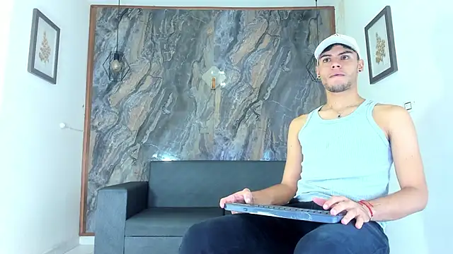 Snapshot of liam_genner_ chatting on February 2, 2025, 7:46 pm liam genner online show from February 2, 2025, 7:46 pm