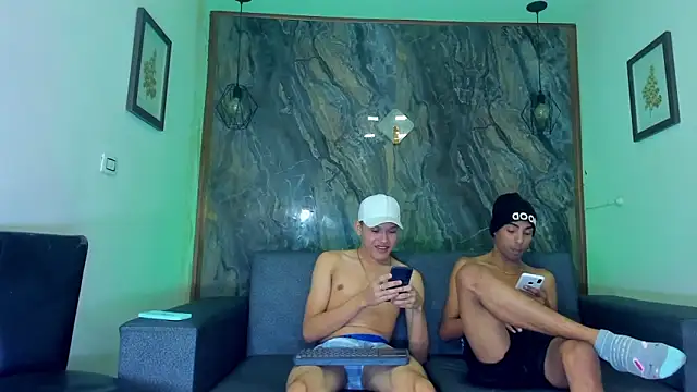 Snapshot of liam_genner_ chatting on February 10, 2025, 2:37 pm liam genner online show from February 10, 2025, 2:37 pm