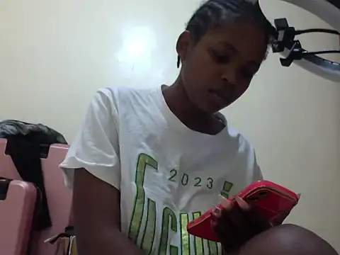 Snapshot of queen-sasha chatting on June 16, 2026, 10:18 am queen-sasha online show from June 16, 2026, 10:18 am