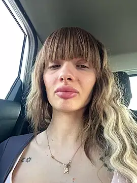 ButterflyLeah online show from March 10, 2025, 1:54 pm