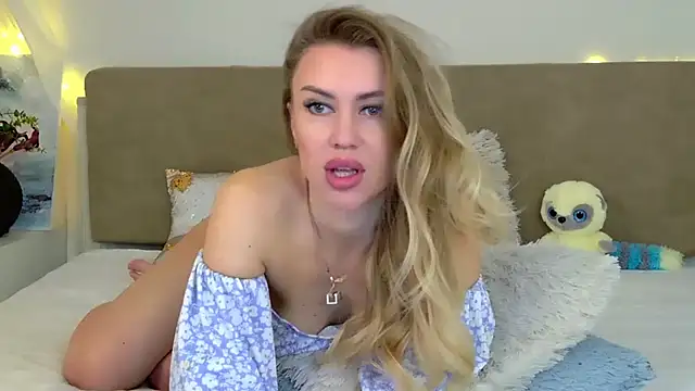 LuisaSin online show from March 13, 2026, 7:48 am