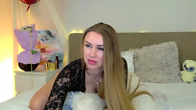 LuisaSin online show from June 8, 2026, 7:09 am