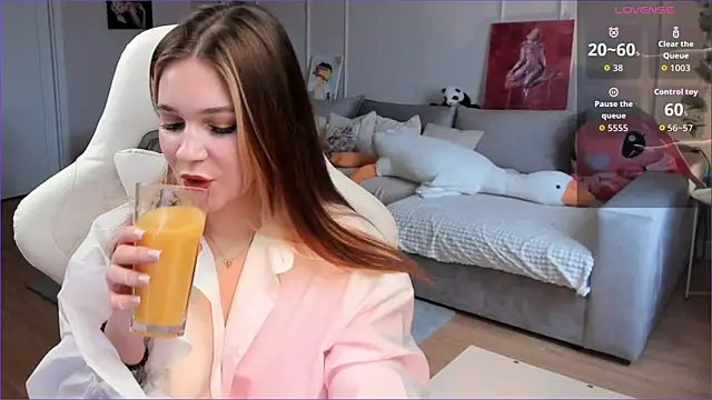 Frau Lina online show from May 1, 2026, 3:16 pm