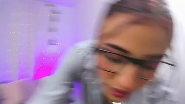 Snapshot of veronicaxx69 chatting on February 20, 2025, 5:55 am veronicaxx69 online show from February 20, 2025, 5:55 am