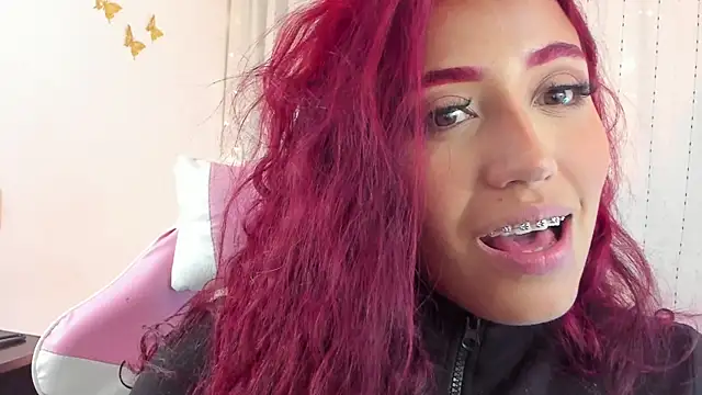 Snapshot of veronicaxx69 chatting on September 13, 2025, 12:43 am veronicaxx69 online show from September 13, 2025, 12:43 am