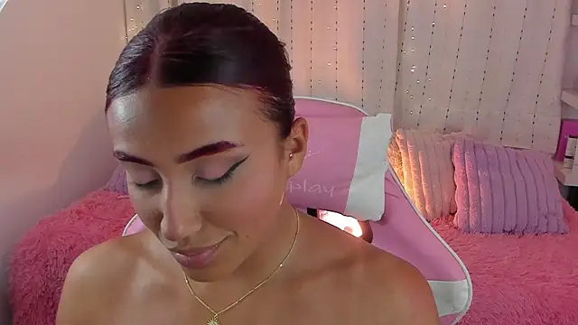 Snapshot of veronicaxx69 chatting on September 19, 2025, 12:45 am veronicaxx69 online show from September 19, 2025, 12:45 am