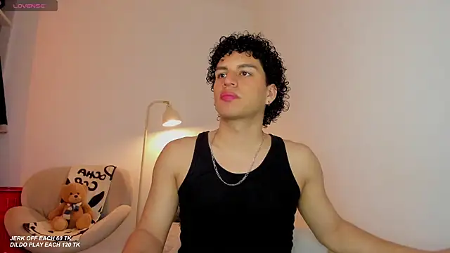 Snapshot of Curlblue chatting on November 4, 2025, 1:05 am Curlblue online show from November 4, 2025, 1:05 am