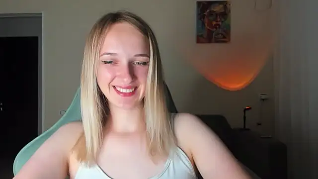 Snapshot of RouseReed chatting on July 4, 2026, 11:22 pm RouseReed online show from July 4, 2026, 11:22 pm