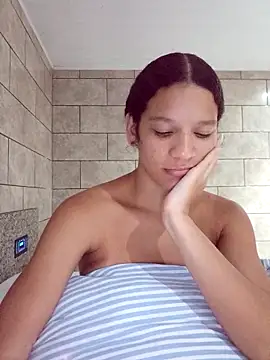 Snapshot of By_Aninha chatting on May 4, 2026, 9:33 pm By Aninha online show from May 4, 2026, 9:33 pm