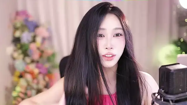 Snapshot of SleepArtist chatting on February 14, 2025, 6:56 am SleepArtist online show from February 14, 2025, 6:56 am