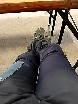 Snapshot of vadszex31 chatting on February 25, 2025, 11:19 am vadszex31 online show from February 25, 2025, 11:19 am