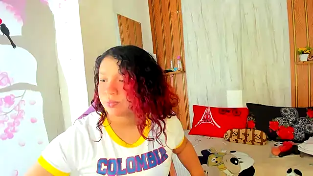 Snapshot of Emily_Coper18 chatting on June 18, 2026, 2:21 pm Emily Coper18 online show from June 18, 2026, 2:21 pm