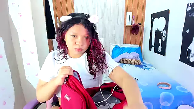 Snapshot of Emily_Coper18 chatting on July 17, 2026, 2:02 pm Emily Coper18 online show from July 17, 2026, 2:02 pm