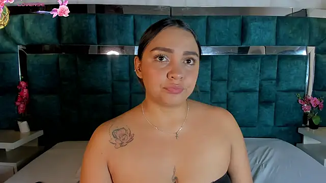 Abril Gomez06 online show from April 22, 2026, 8:10 pm