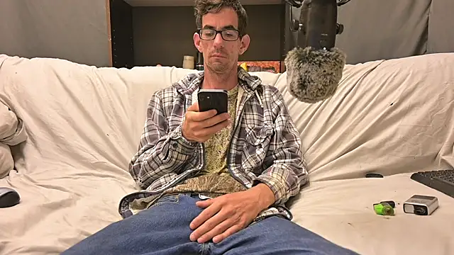 joeiandola online show from October 31, 2025, 5:47 pm