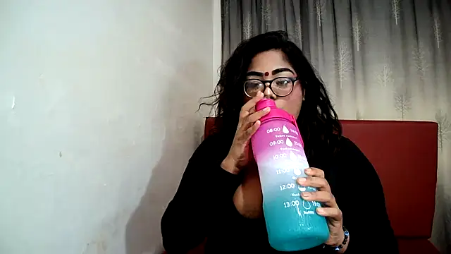 Indian Lola00 online show from February 6, 2025, 9:28 pm