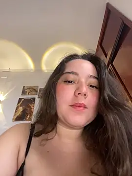 LunaGil1 online show from July 12, 2026, 1:13 pm