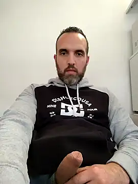 Snapshot of leon3875 chatting on September 30, 2025, 3:28 pm leon3875 online show from September 30, 2025, 3:28 pm