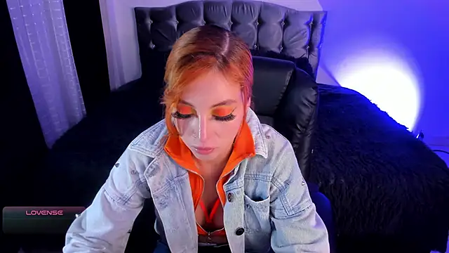 Violetaarey online show from February 14, 2026, 11:23 pm