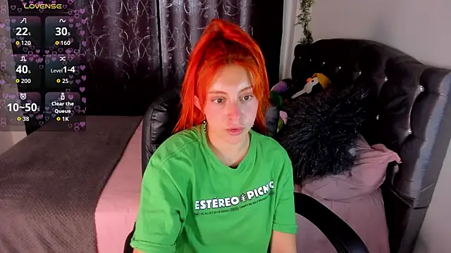 Snapshot of Violetaarey chatting on April 15, 2026, 5:31 pm Violetaarey online show from April 15, 2026, 5:31 pm