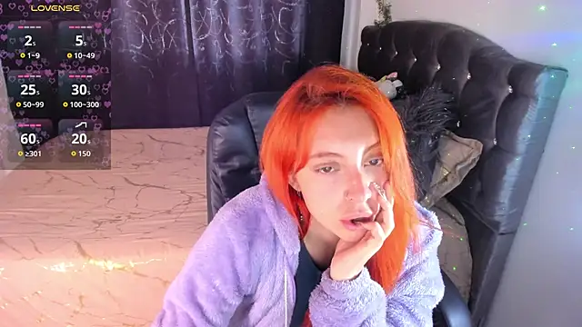 Snapshot of Violetaarey chatting on April 20, 2026, 9:49 pm Violetaarey online show from April 20, 2026, 9:49 pm