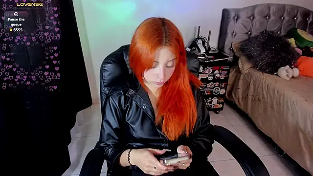 Snapshot of Violetaarey chatting on April 30, 2026, 8:57 pm Violetaarey online show from April 30, 2026, 8:57 pm