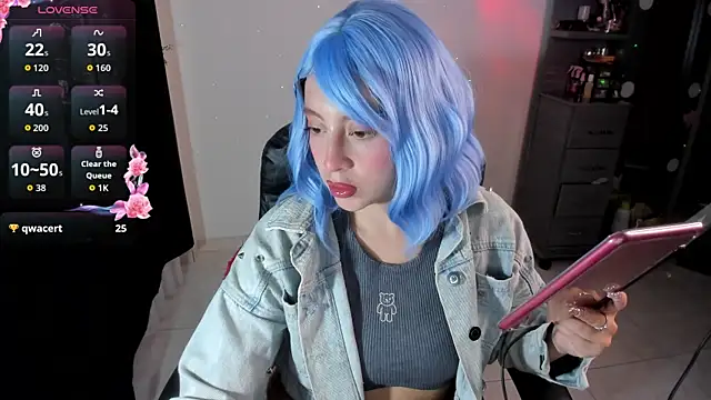 Snapshot of Violetaarey chatting on May 12, 2026, 9:23 pm Violetaarey online show from May 12, 2026, 9:23 pm